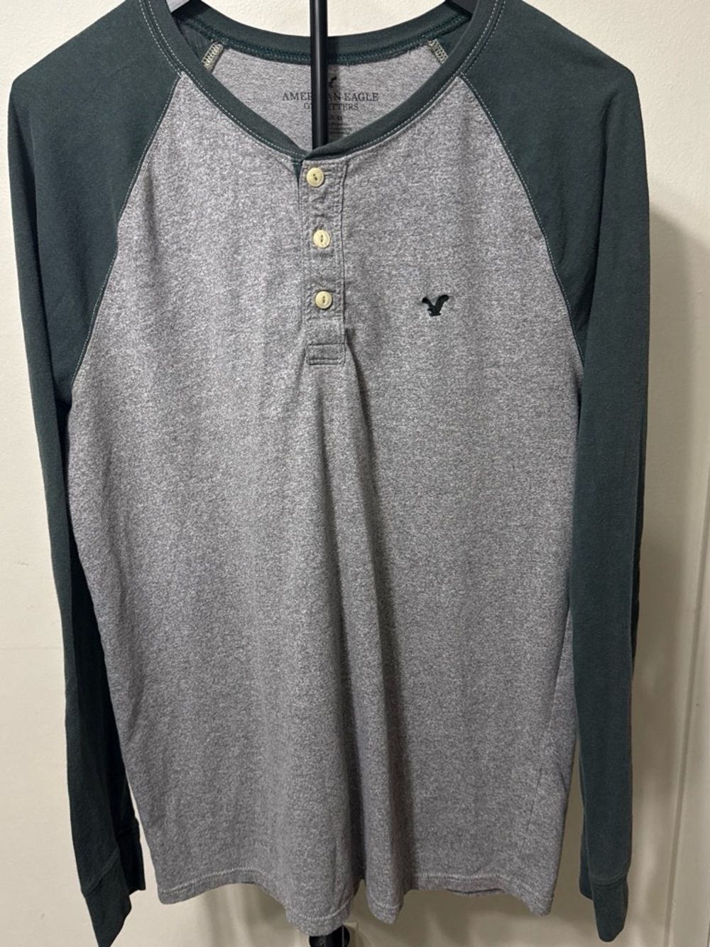 American Eagle Outfitters Long Sleeve in Gray and Dark Green